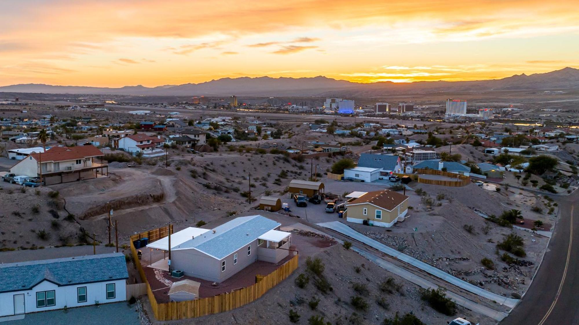Magnificent & Tranquil Home, Mountain Views , 8 Mins To Casinos & River, Fire Pit, Bbq Bullhead City Dış mekan fotoğraf