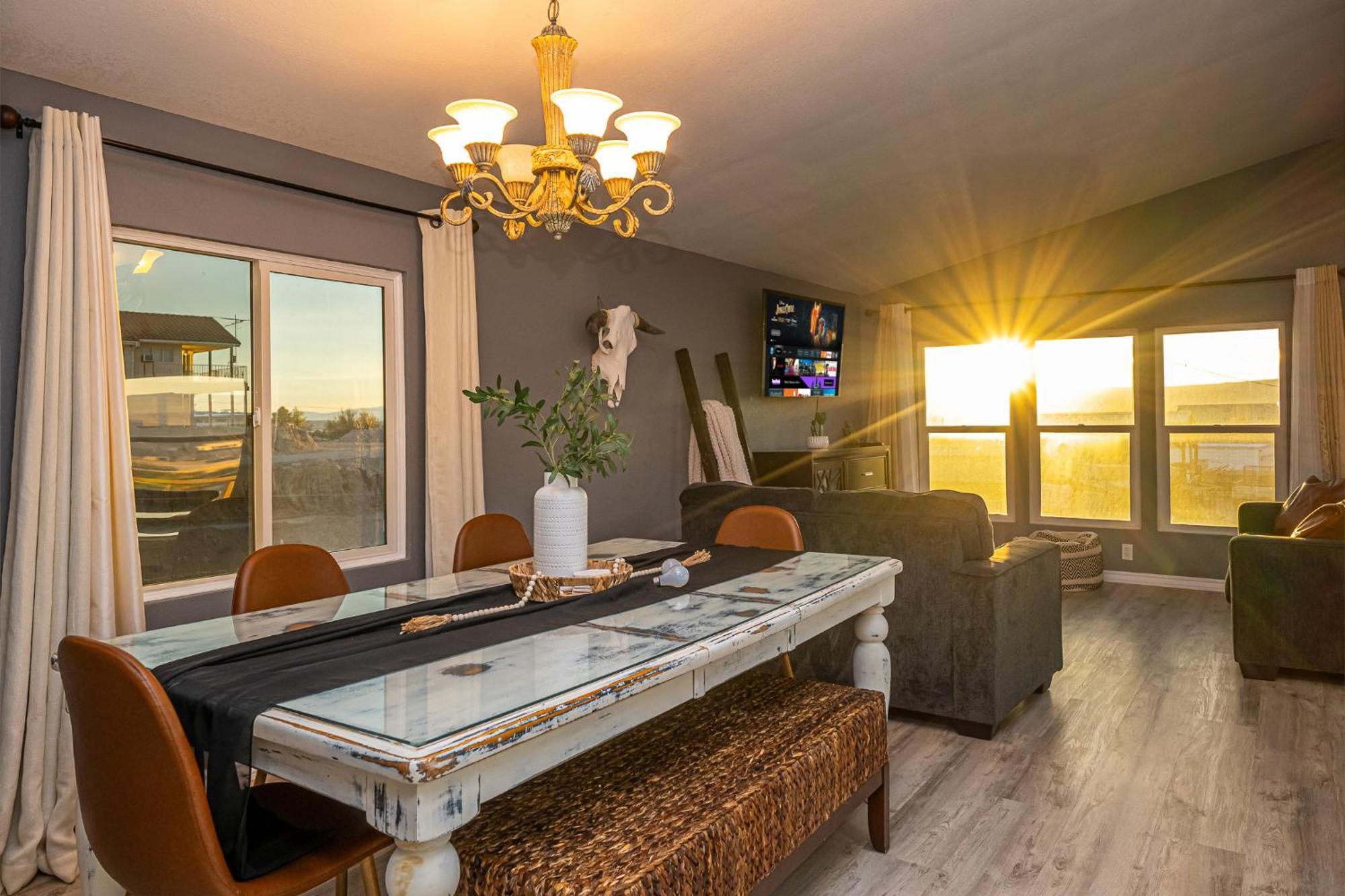 Magnificent & Tranquil Home, Mountain Views , 8 Mins To Casinos & River, Fire Pit, Bbq Bullhead City Dış mekan fotoğraf
